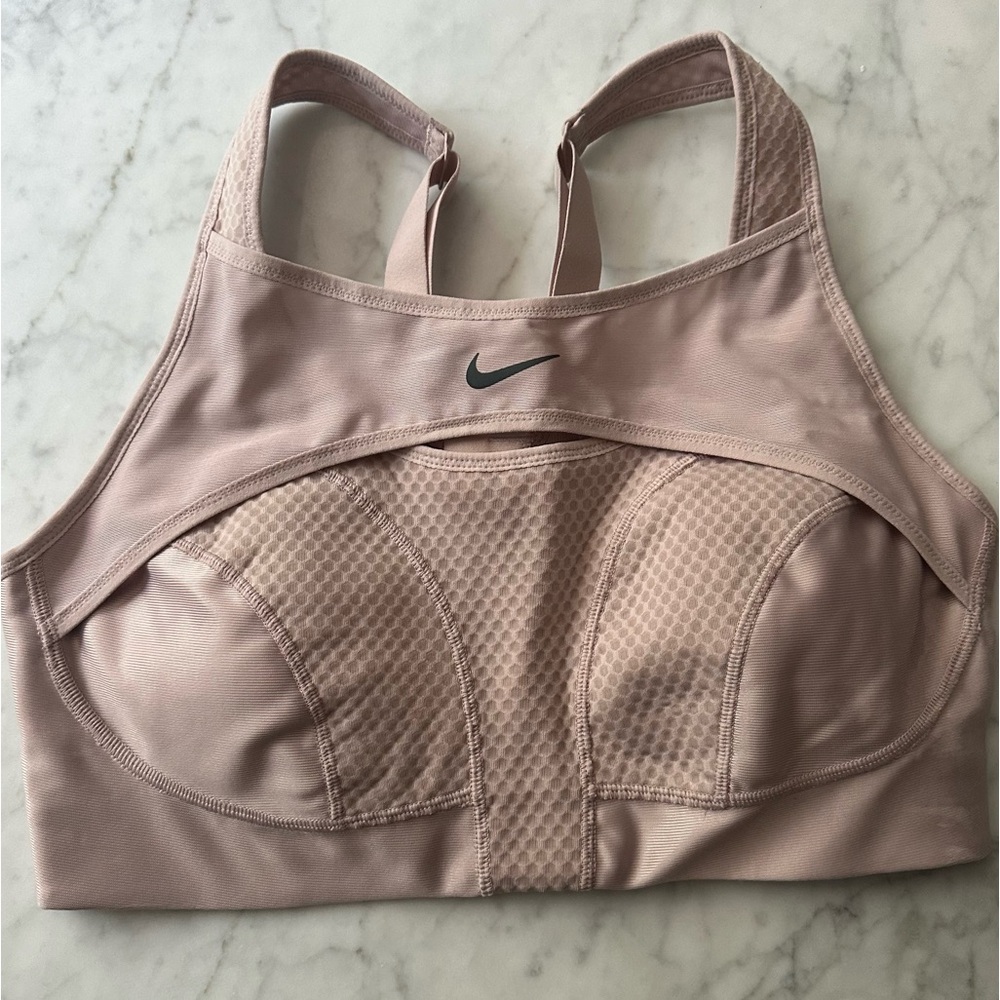 Nike Ultrabreathe Sports Bra. Size Medium.